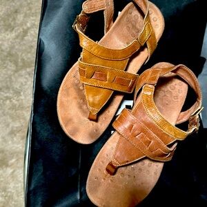 Vionic brand very comfortable. Like new wore a few times Leather